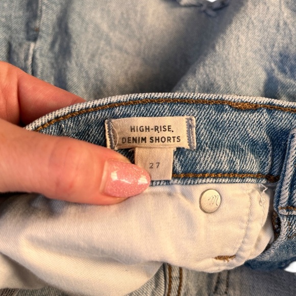 Madewell Jean Shorts Distressed High-Waisted - Med Wash - Size 27 - 3.5” Inseam - Picture 4 of 5